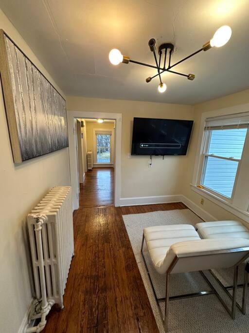 The Yellow Door 3-Bedroom Downtown Near Vt&Ru Radford Exterior foto
